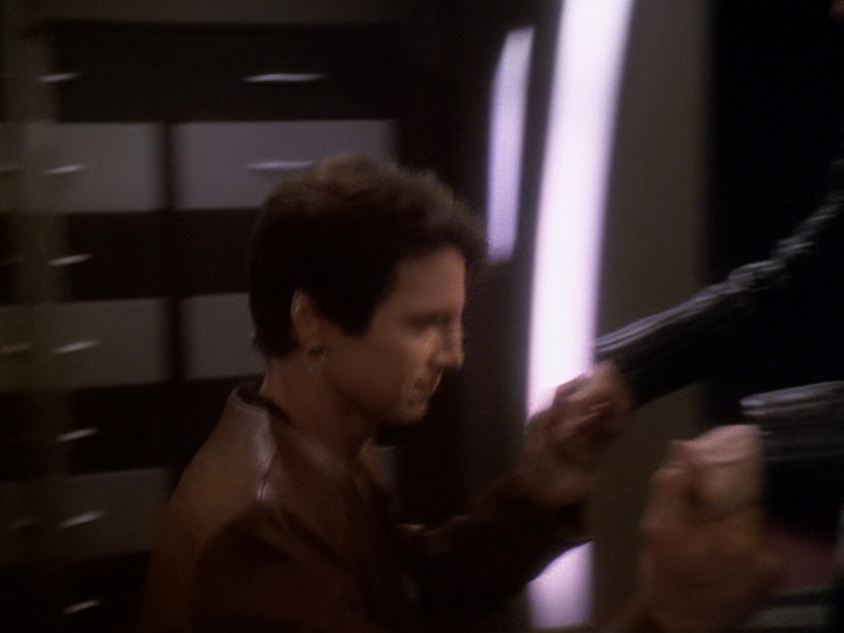 extant_StarTrek_DS9_6x08-Resurrection_02524.jpg