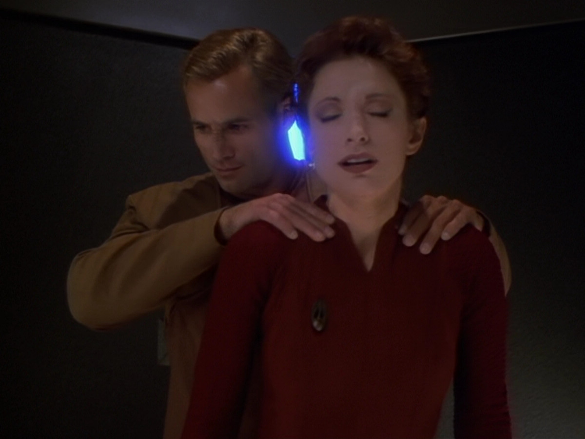 extant_StarTrek_DS9_6x08-Resurrection_03288.jpg