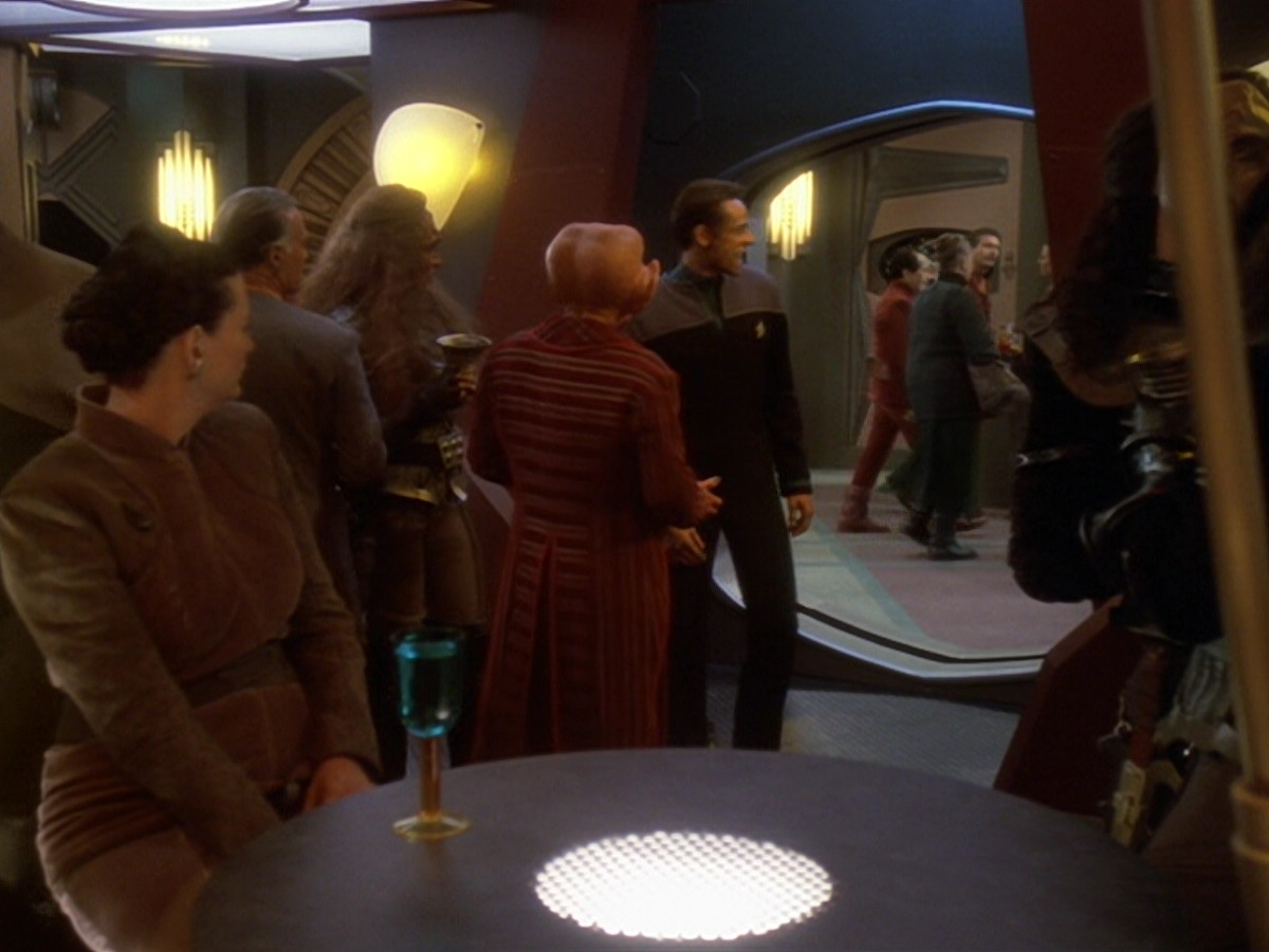 extant_StarTrek_DS9_6x09-StatisticalProbabilities_02821.jpg