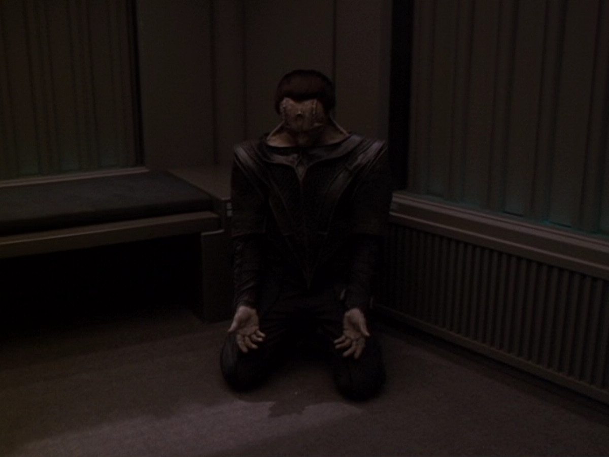 extant_StarTrek_DS9_6x11-Waltz_00070.jpg