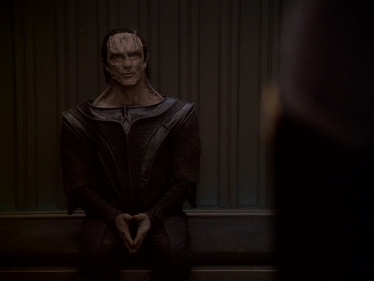 extant_StarTrek_DS9_6x11-Waltz_00122.jpg