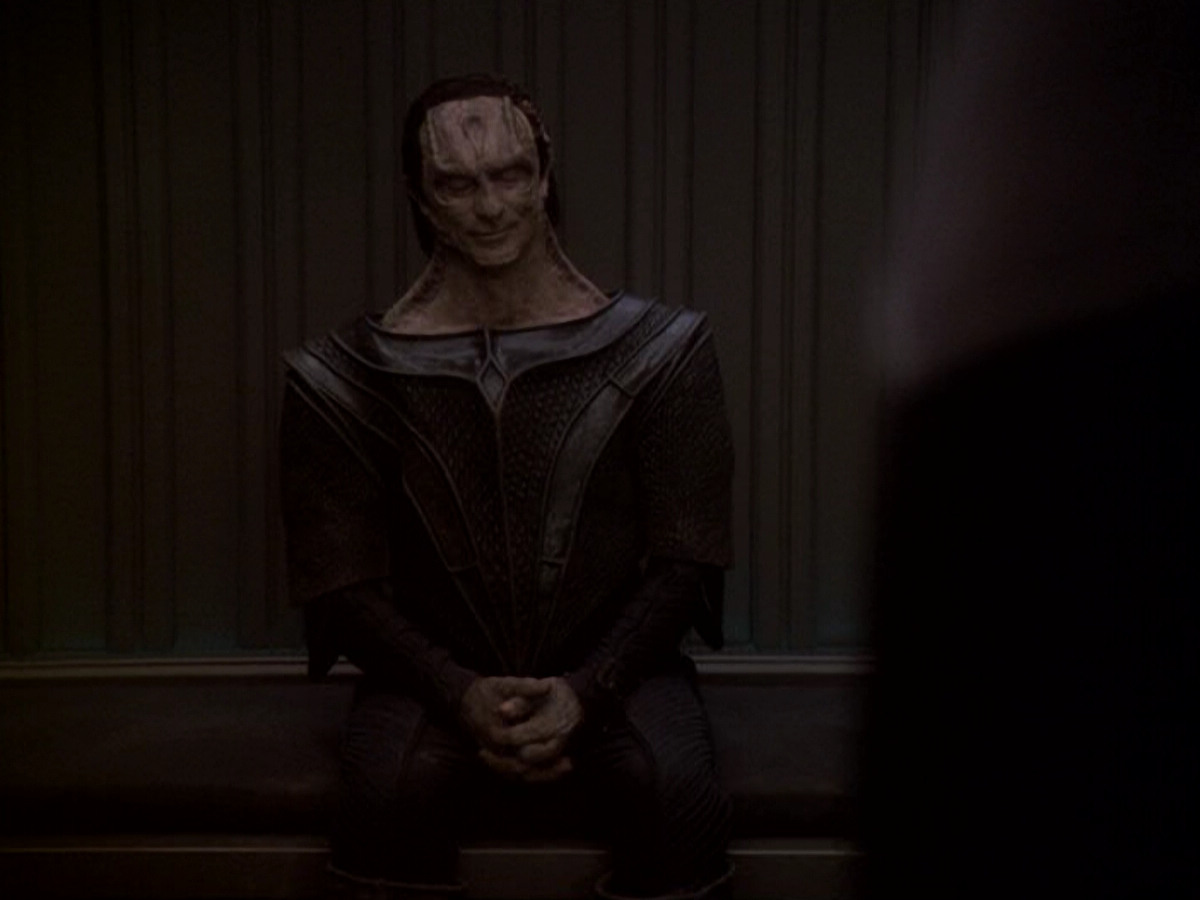 extant_StarTrek_DS9_6x11-Waltz_00181.jpg