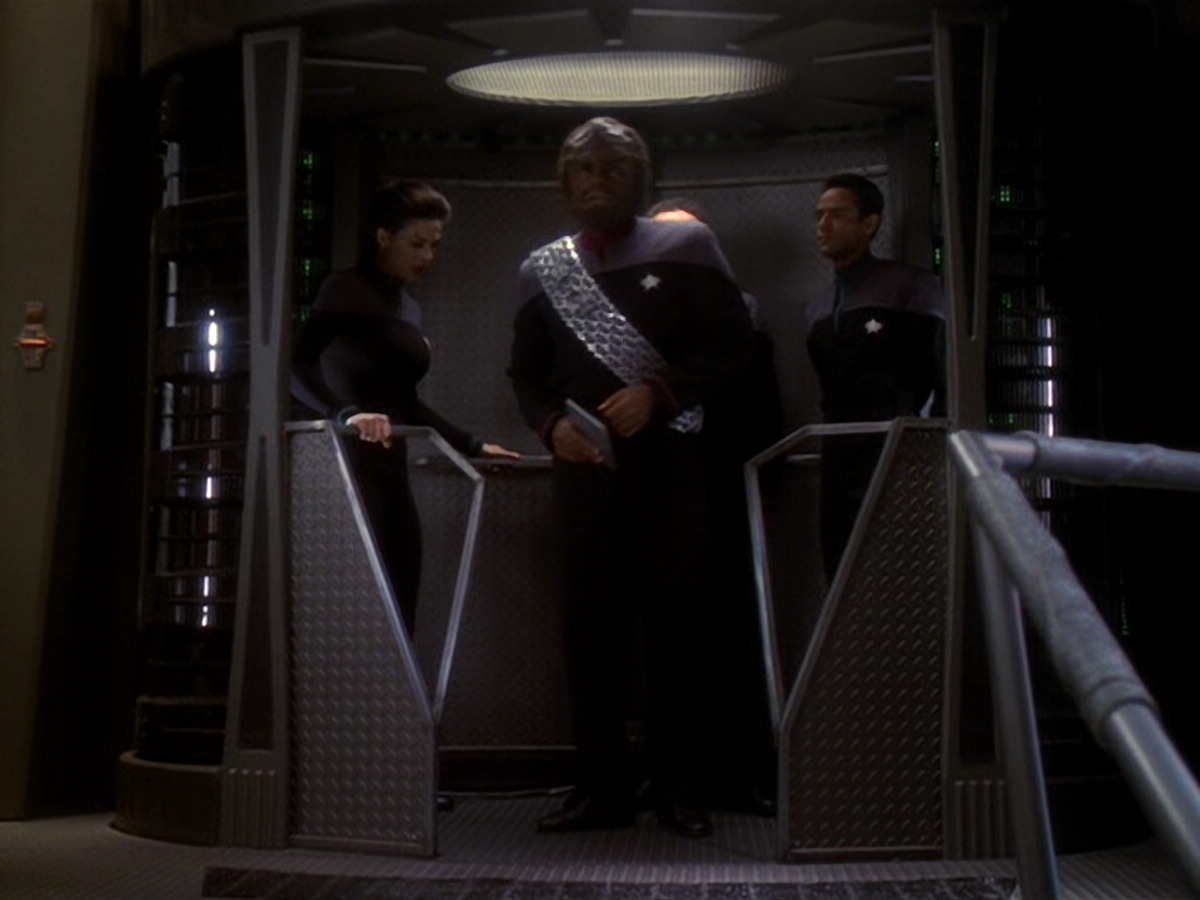 extant_StarTrek_DS9_6x11-Waltz_00675.jpg