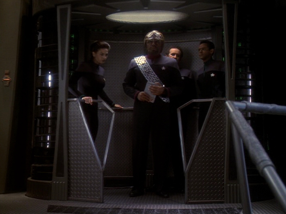 extant_StarTrek_DS9_6x11-Waltz_00676.jpg
