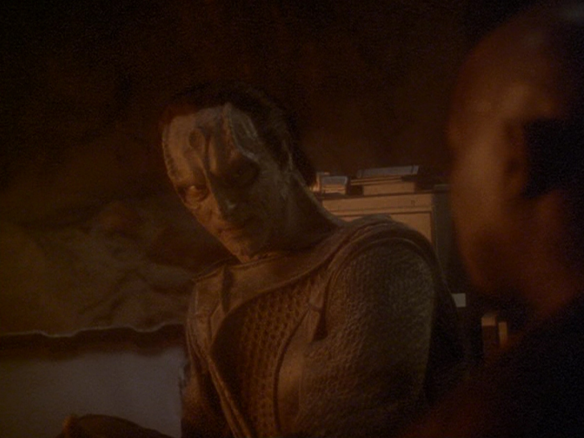 extant_StarTrek_DS9_6x11-Waltz_01341.jpg