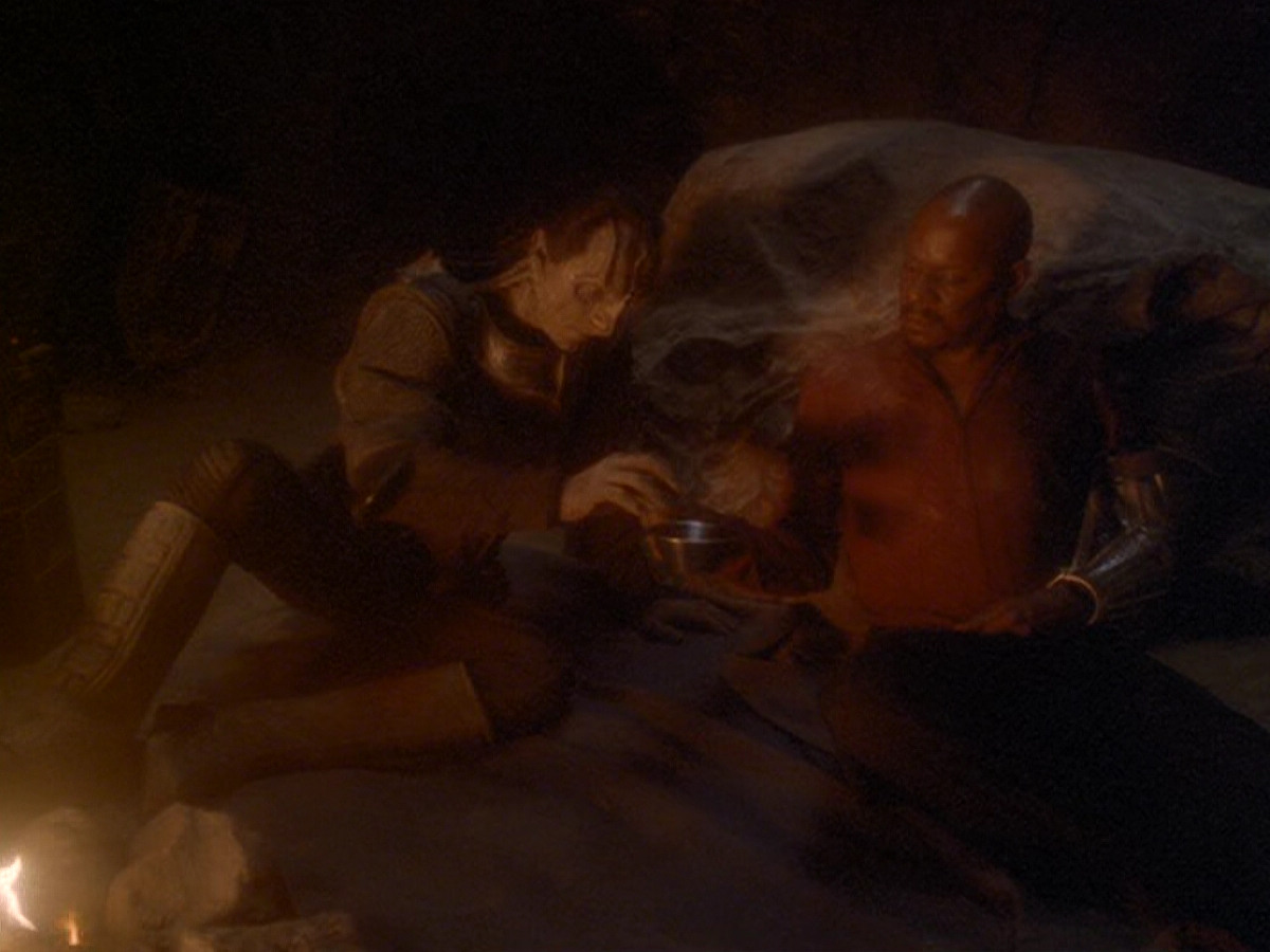 extant_StarTrek_DS9_6x11-Waltz_01379.jpg