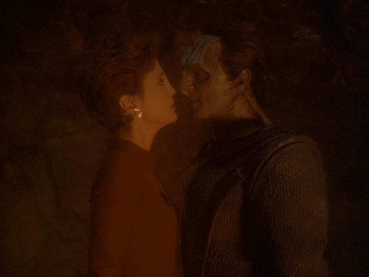 extant_StarTrek_DS9_6x11-Waltz_02294.jpg