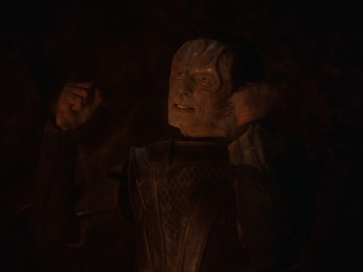 extant_StarTrek_DS9_6x11-Waltz_03326.jpg
