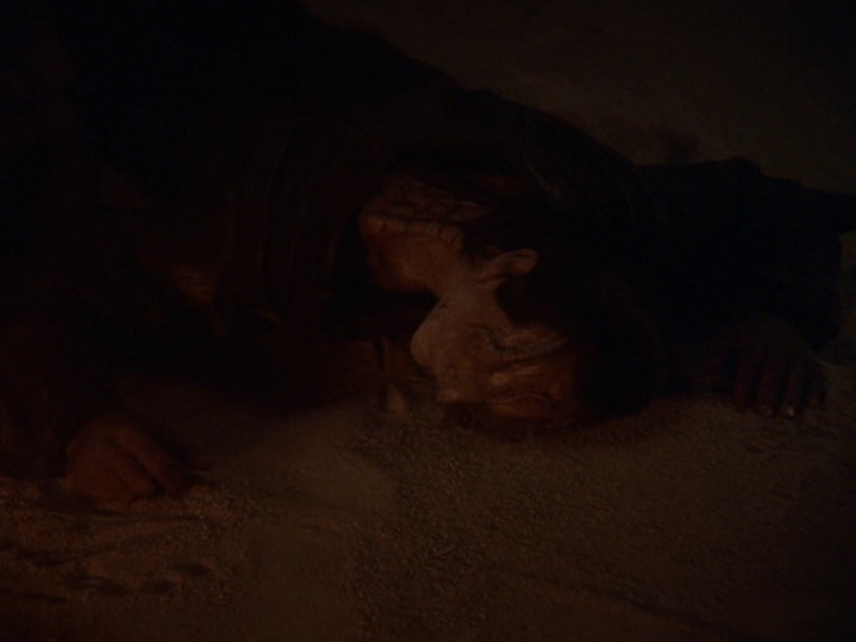 extant_StarTrek_DS9_6x11-Waltz_03352.jpg