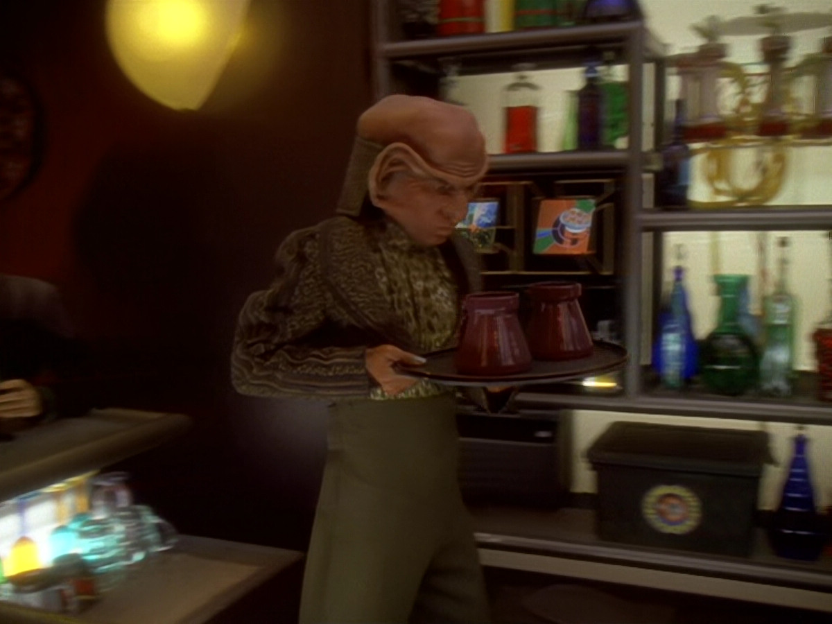 extant_StarTrek_DS9_6x12-Who_MournsForMorn_00003.jpg