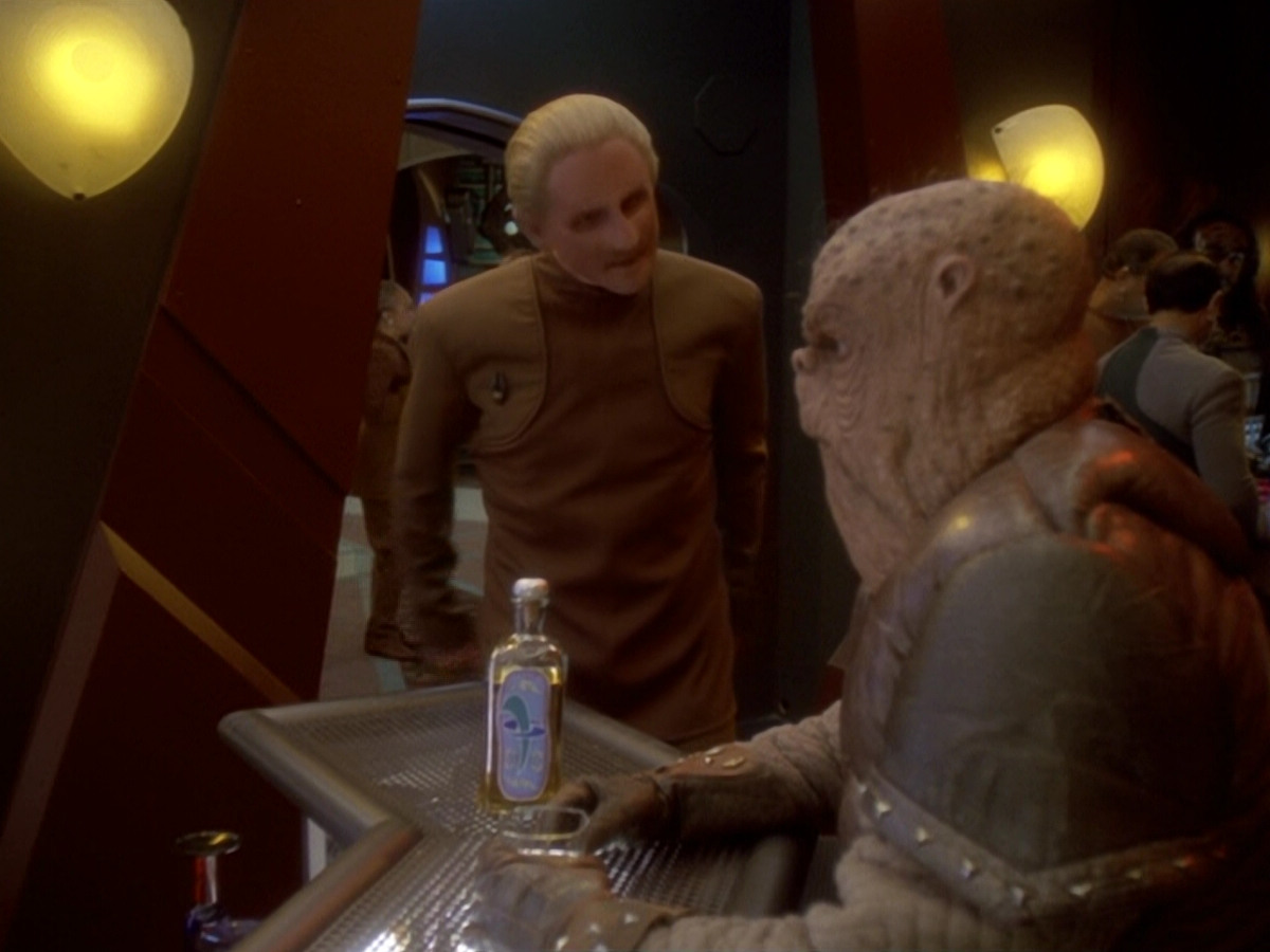 extant_StarTrek_DS9_6x12-Who_MournsForMorn_00016.jpg