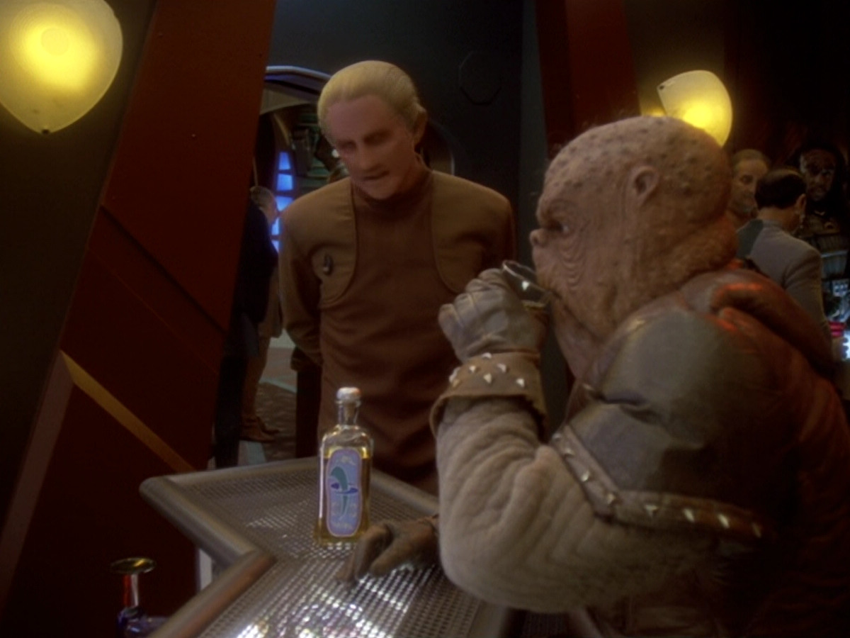 extant_StarTrek_DS9_6x12-Who_MournsForMorn_00025.jpg