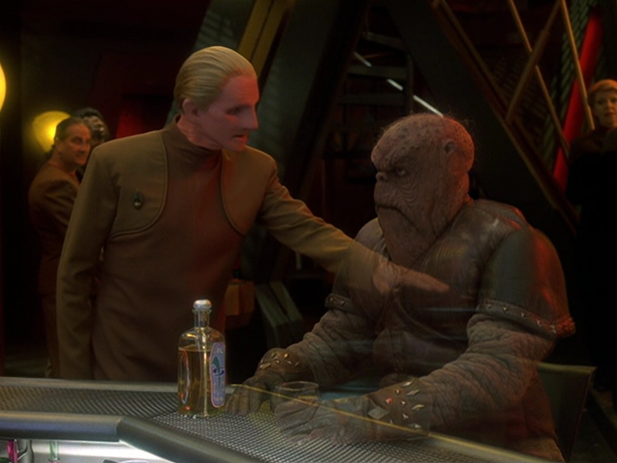 extant_StarTrek_DS9_6x12-Who_MournsForMorn_00038.jpg