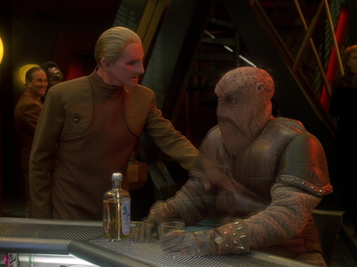 extant_StarTrek_DS9_6x12-Who_MournsForMorn_00039.jpg