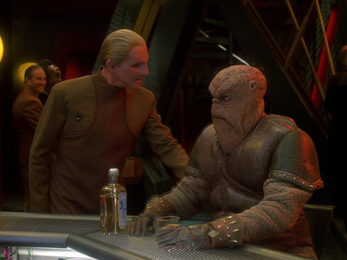 extant_StarTrek_DS9_6x12-Who_MournsForMorn_00040.jpg