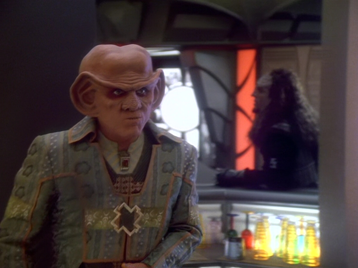 extant_StarTrek_DS9_6x12-Who_MournsForMorn_00043.jpg