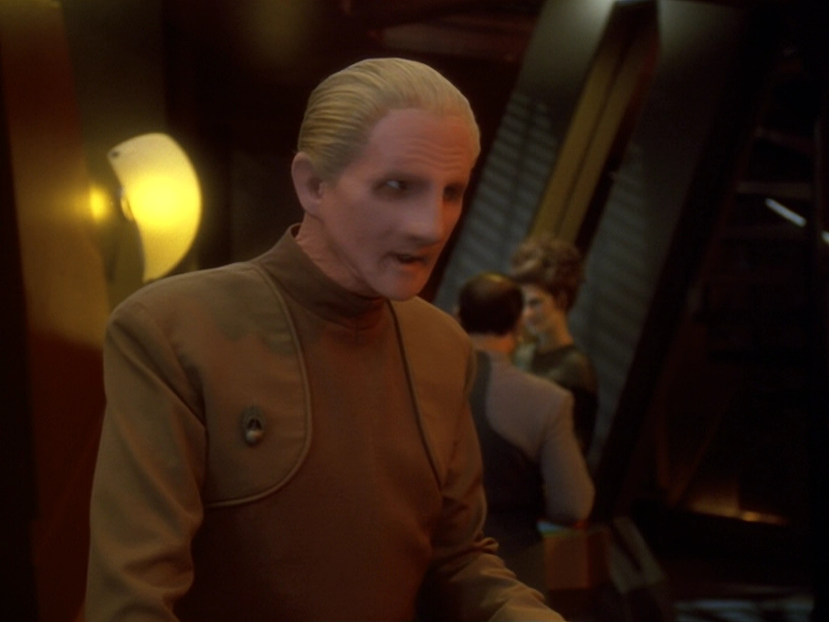 extant_StarTrek_DS9_6x12-Who_MournsForMorn_00055.jpg