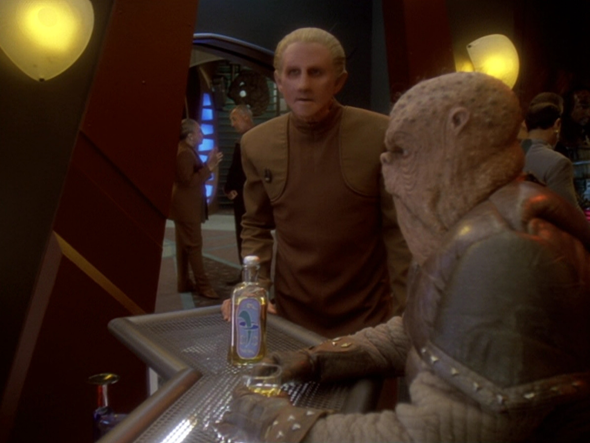 extant_StarTrek_DS9_6x12-Who_MournsForMorn_00085.jpg