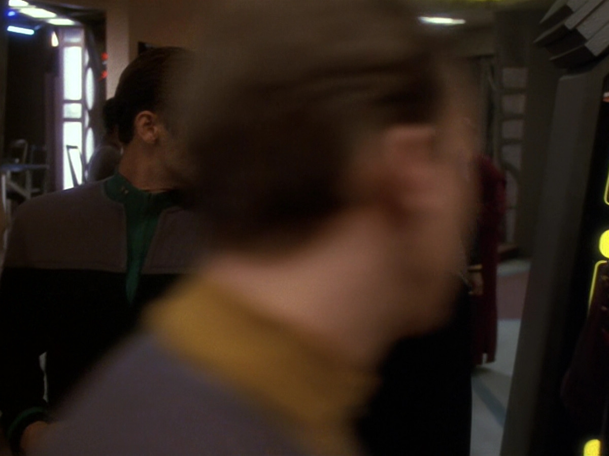 extant_StarTrek_DS9_6x12-Who_MournsForMorn_00332.jpg