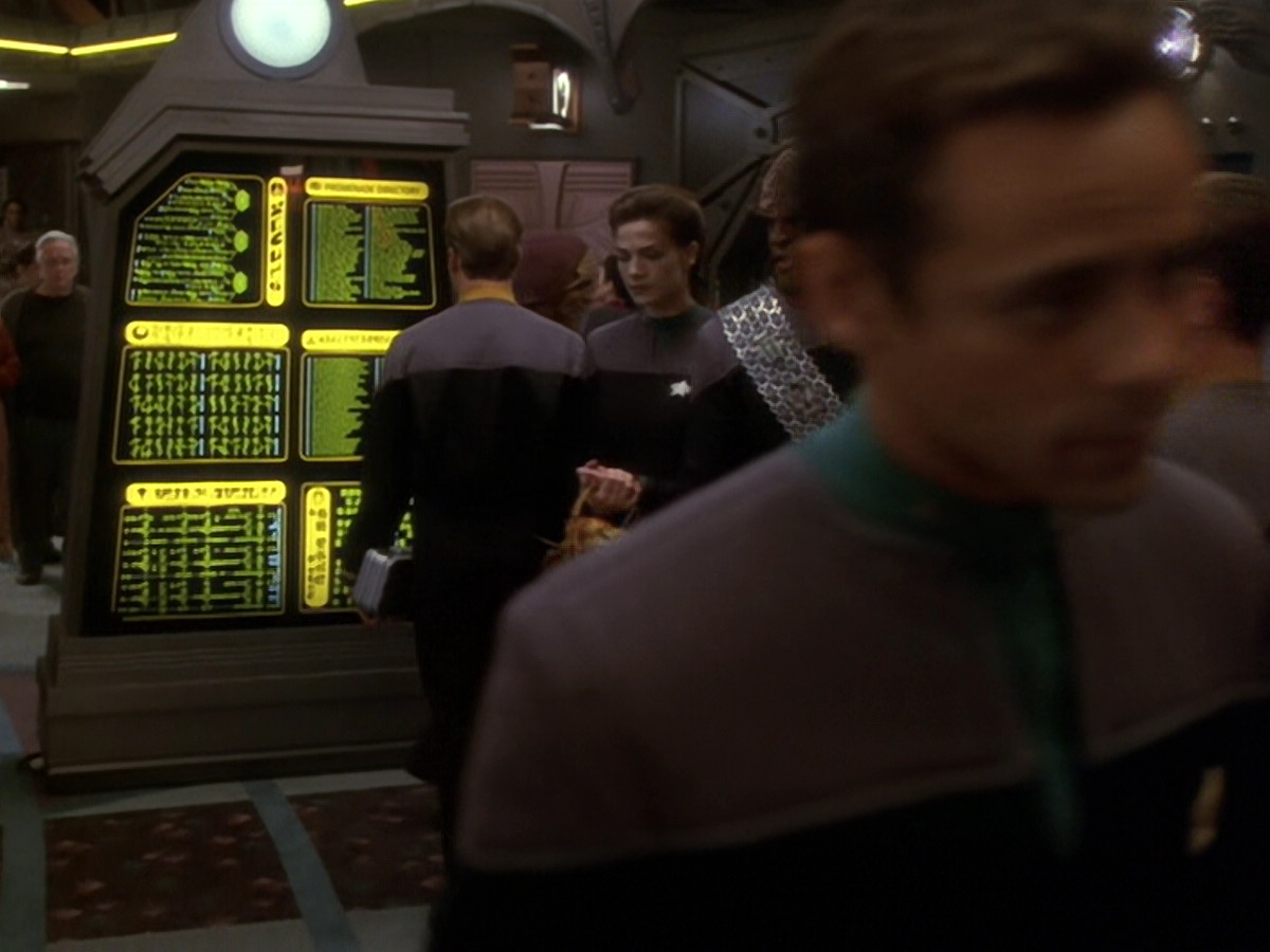 extant_StarTrek_DS9_6x12-Who_MournsForMorn_00339.jpg