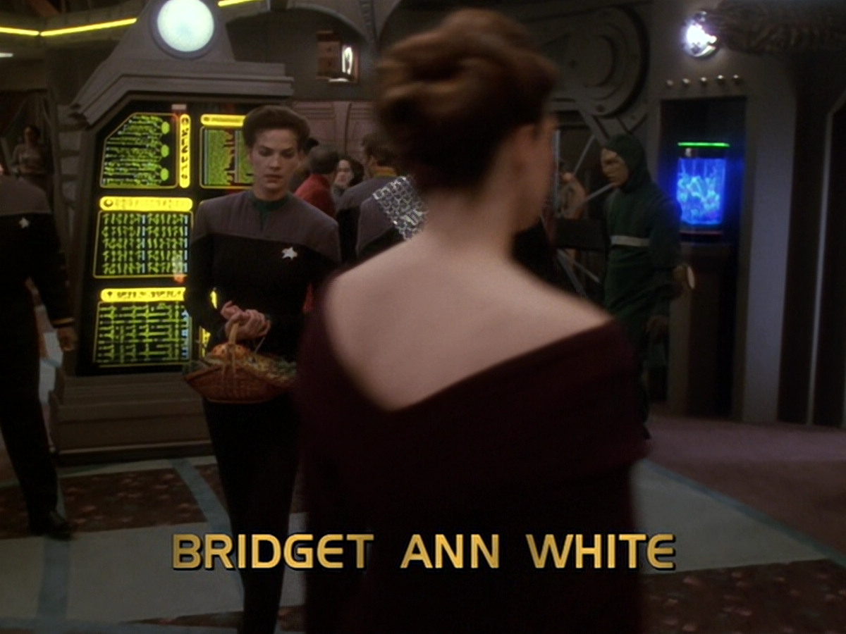 extant_StarTrek_DS9_6x12-Who_MournsForMorn_00342.jpg