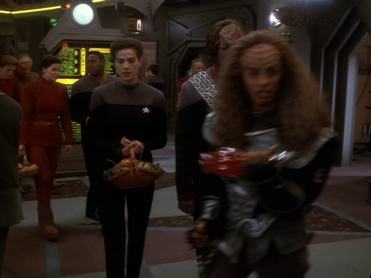 extant_StarTrek_DS9_6x12-Who_MournsForMorn_00346.jpg