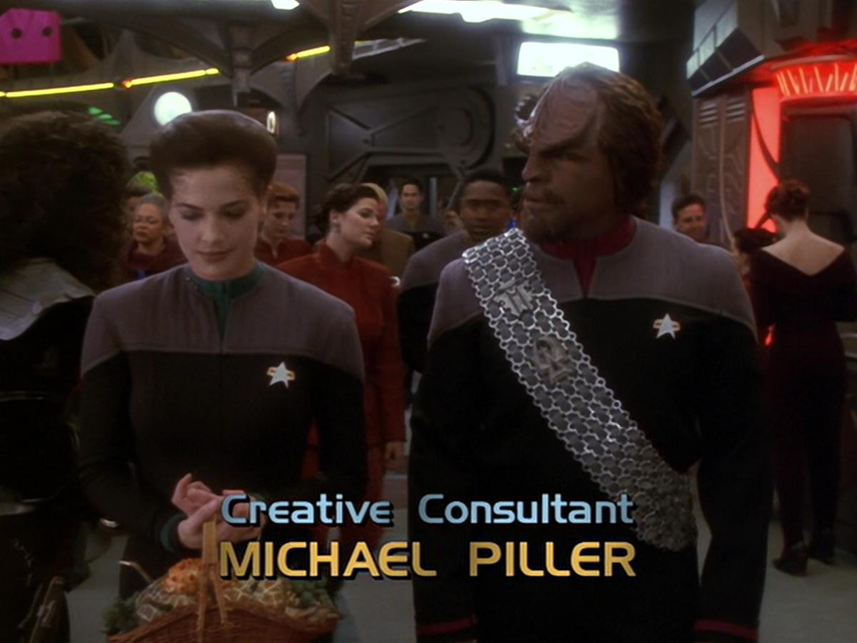 extant_StarTrek_DS9_6x12-Who_MournsForMorn_00355.jpg