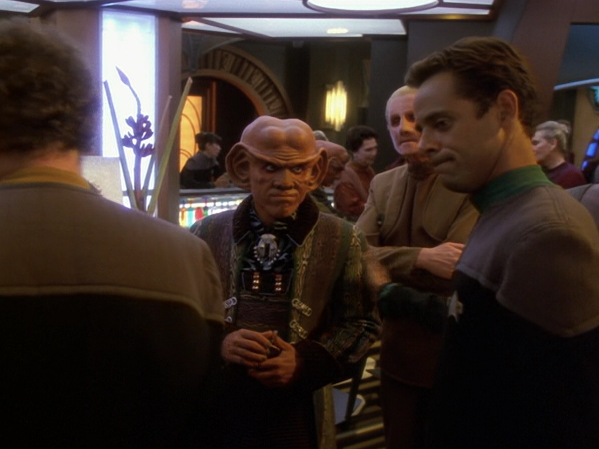 extant_StarTrek_DS9_6x12-Who_MournsForMorn_00451.jpg