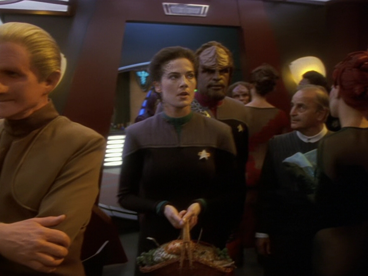 extant_StarTrek_DS9_6x12-Who_MournsForMorn_00523.jpg