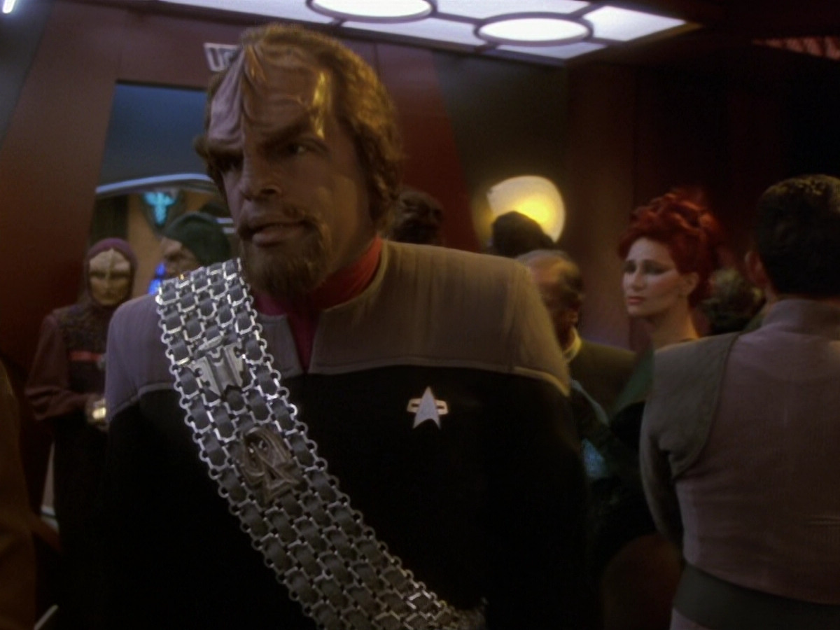 extant_StarTrek_DS9_6x12-Who_MournsForMorn_00527.jpg