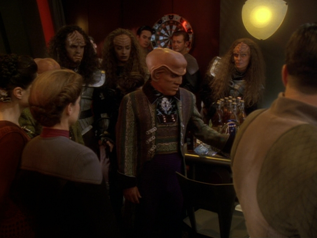 extant_StarTrek_DS9_6x12-Who_MournsForMorn_00535.jpg