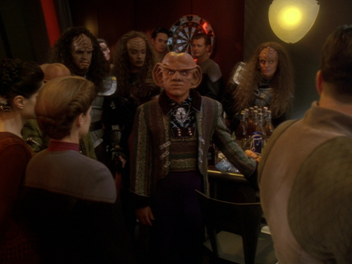 extant_StarTrek_DS9_6x12-Who_MournsForMorn_00537.jpg