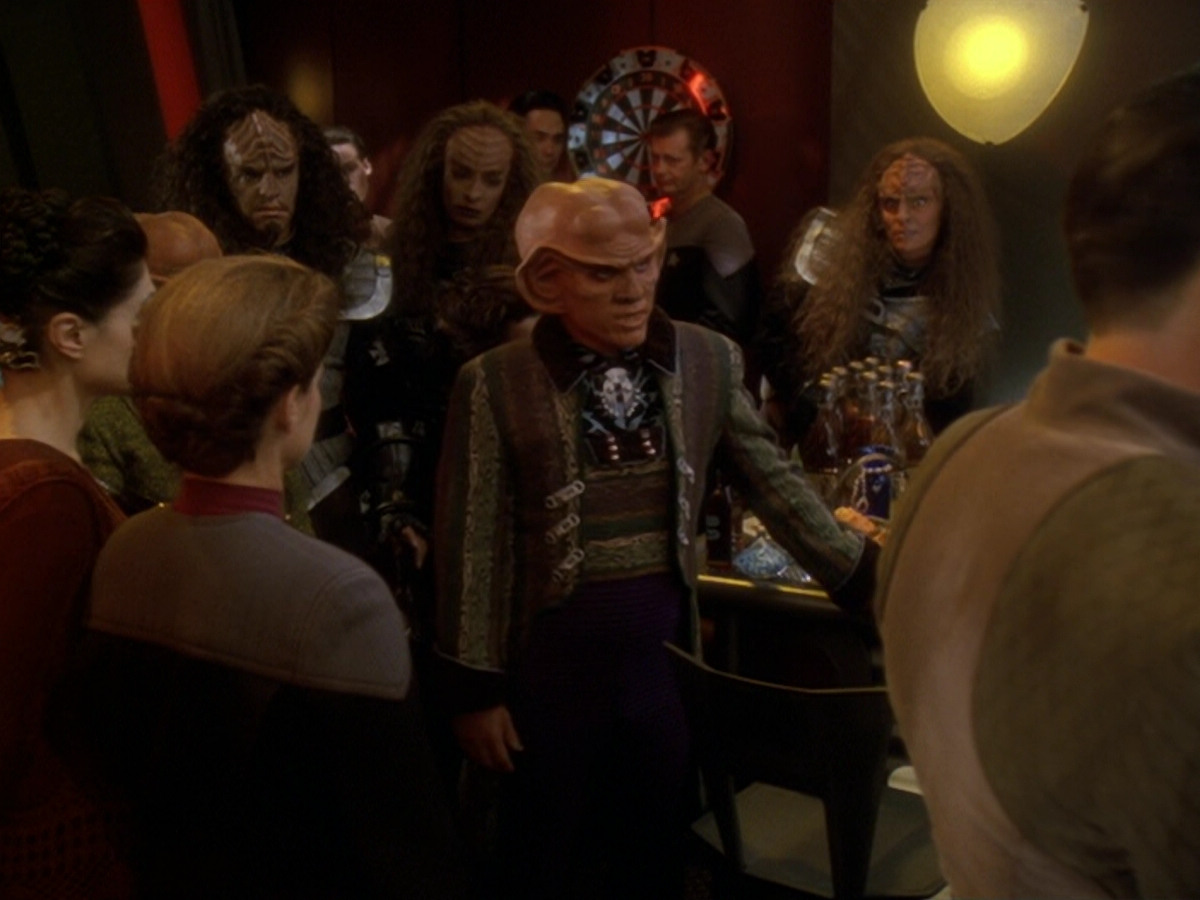 extant_StarTrek_DS9_6x12-Who_MournsForMorn_00551.jpg