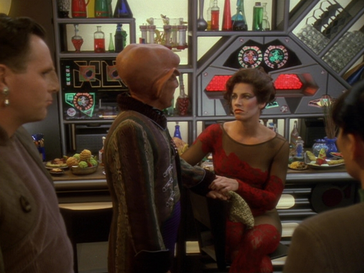 extant_StarTrek_DS9_6x12-Who_MournsForMorn_00567.jpg