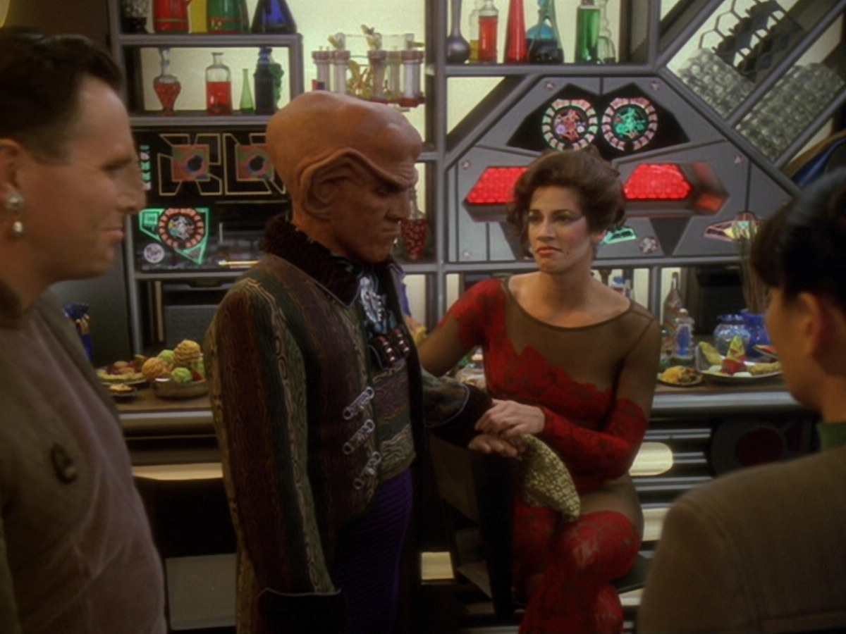 extant_StarTrek_DS9_6x12-Who_MournsForMorn_00570.jpg