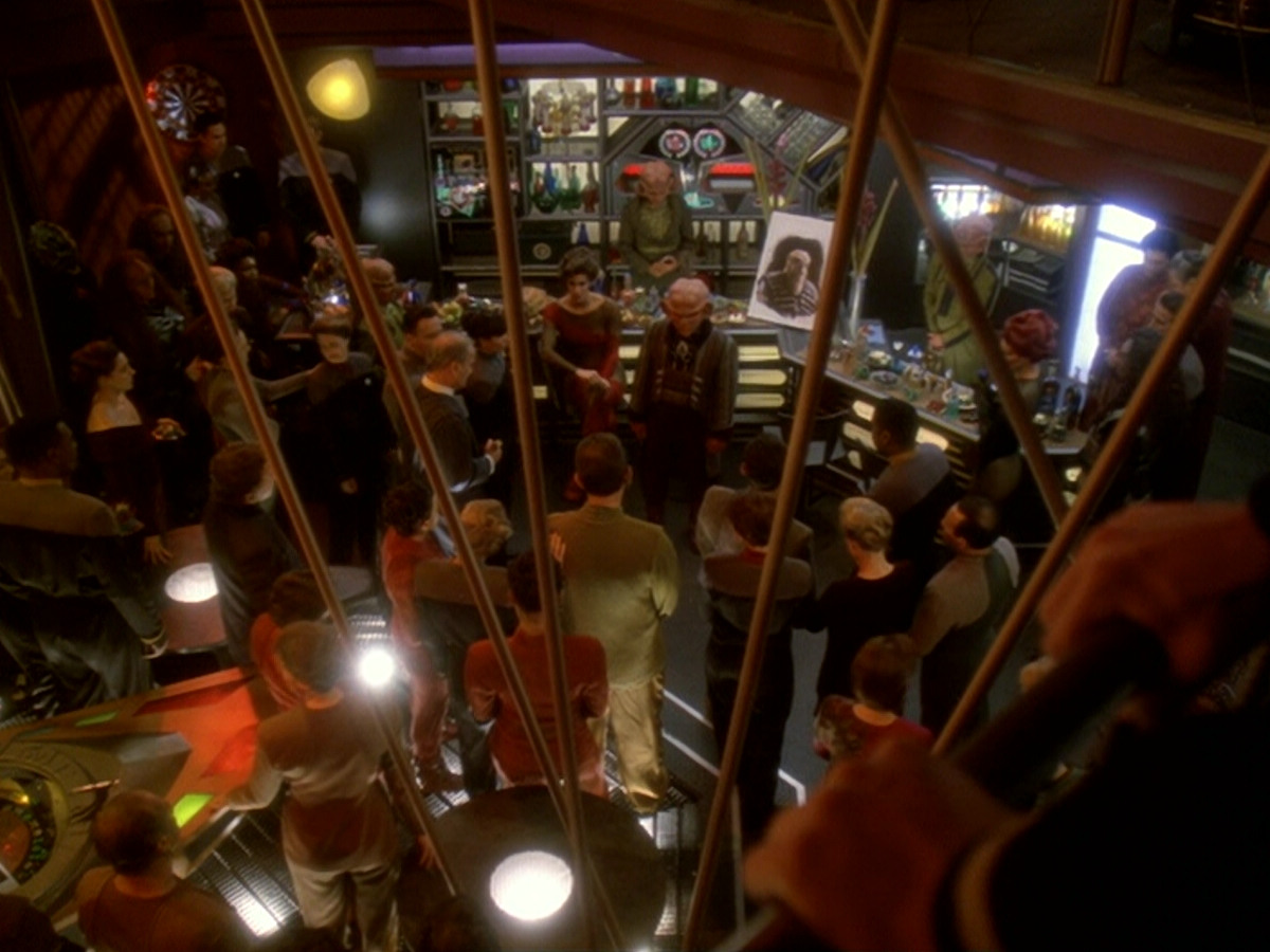extant_StarTrek_DS9_6x12-Who_MournsForMorn_00599.jpg