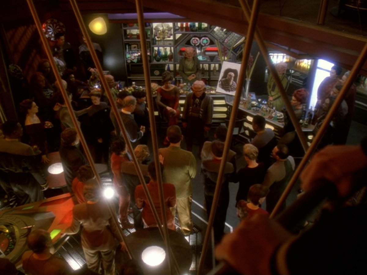 extant_StarTrek_DS9_6x12-Who_MournsForMorn_00600.jpg