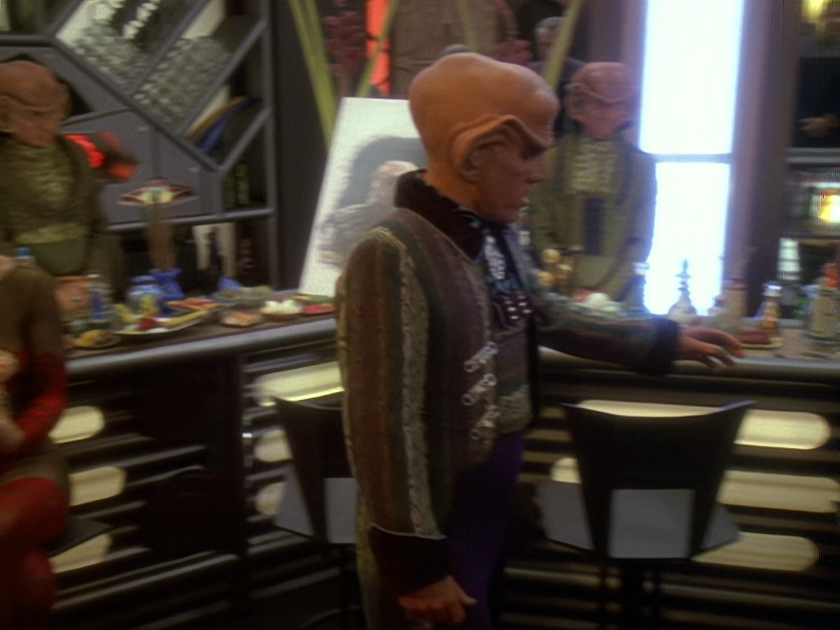 extant_StarTrek_DS9_6x12-Who_MournsForMorn_00641.jpg