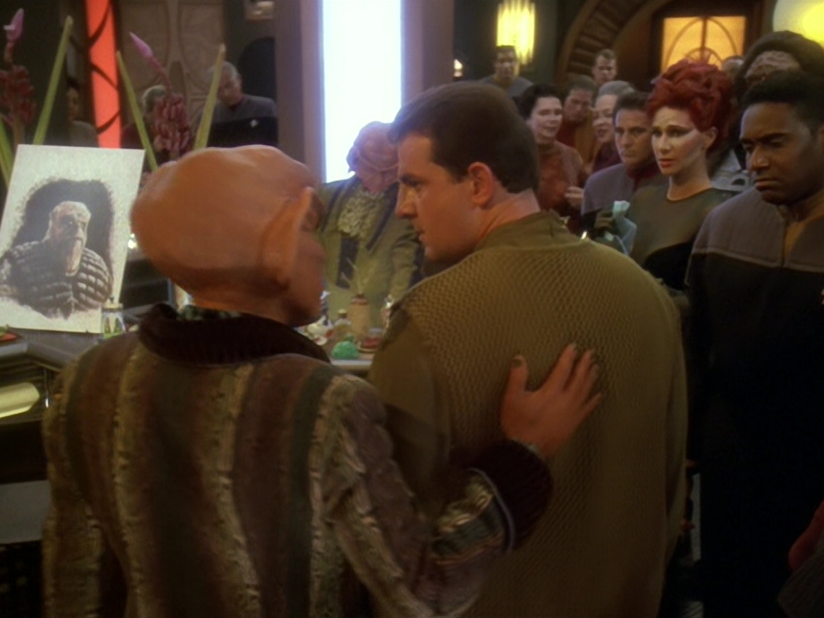 extant_StarTrek_DS9_6x12-Who_MournsForMorn_00671.jpg