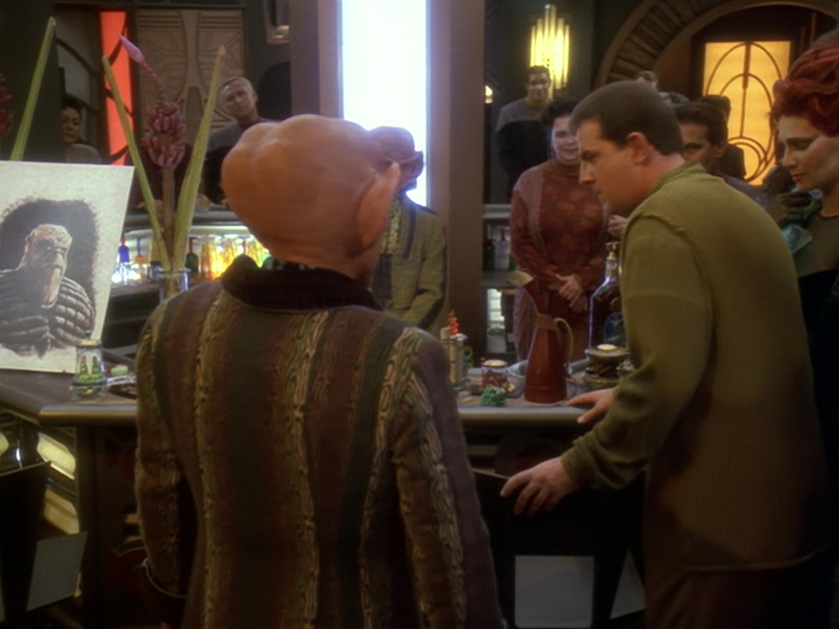 extant_StarTrek_DS9_6x12-Who_MournsForMorn_00675.jpg
