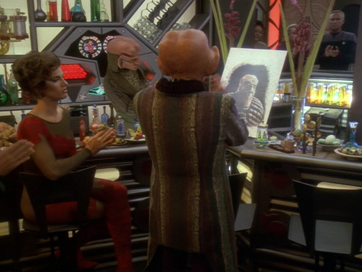 extant_StarTrek_DS9_6x12-Who_MournsForMorn_00689.jpg