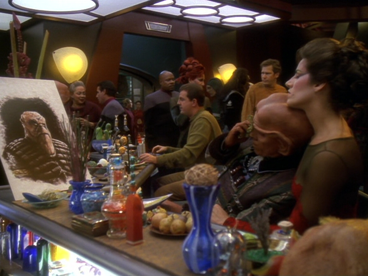 extant_StarTrek_DS9_6x12-Who_MournsForMorn_00703.jpg
