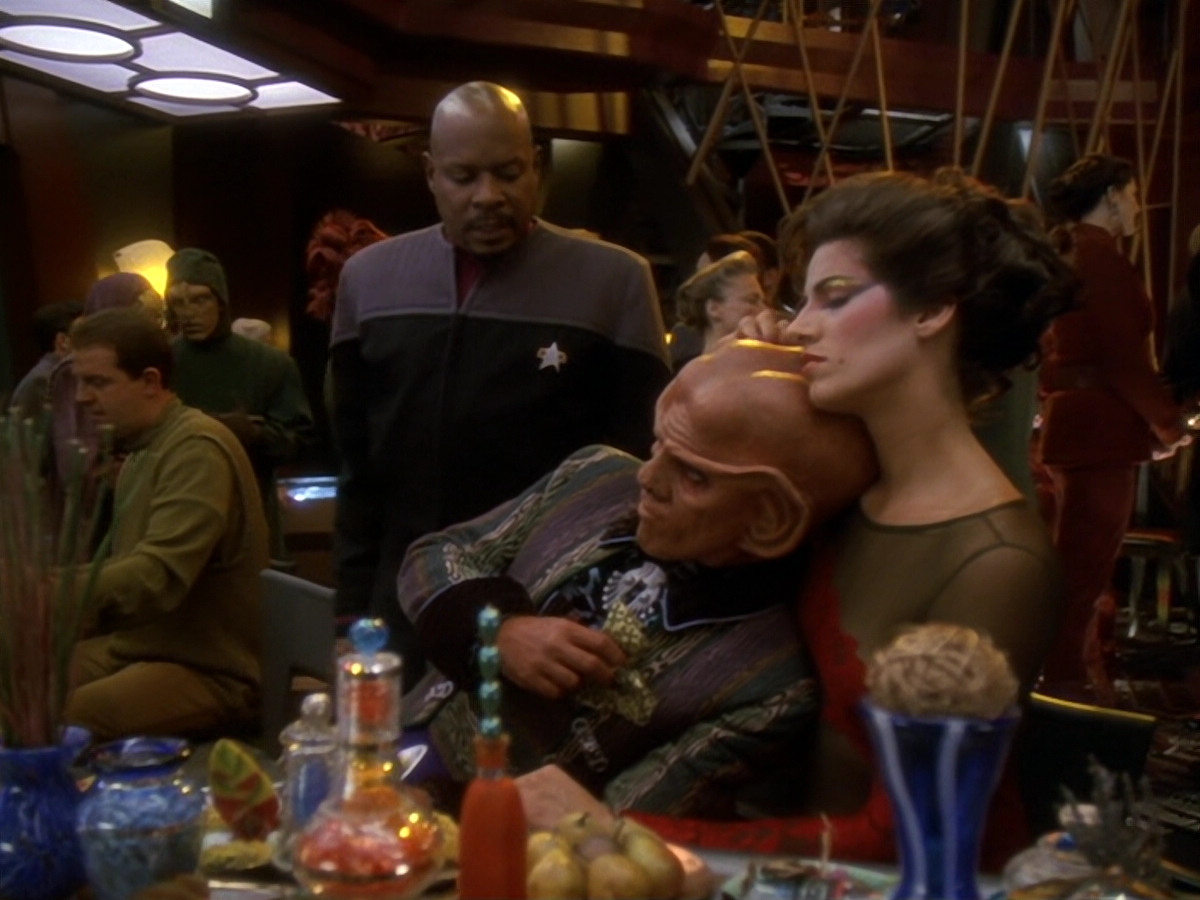 extant_StarTrek_DS9_6x12-Who_MournsForMorn_00708.jpg