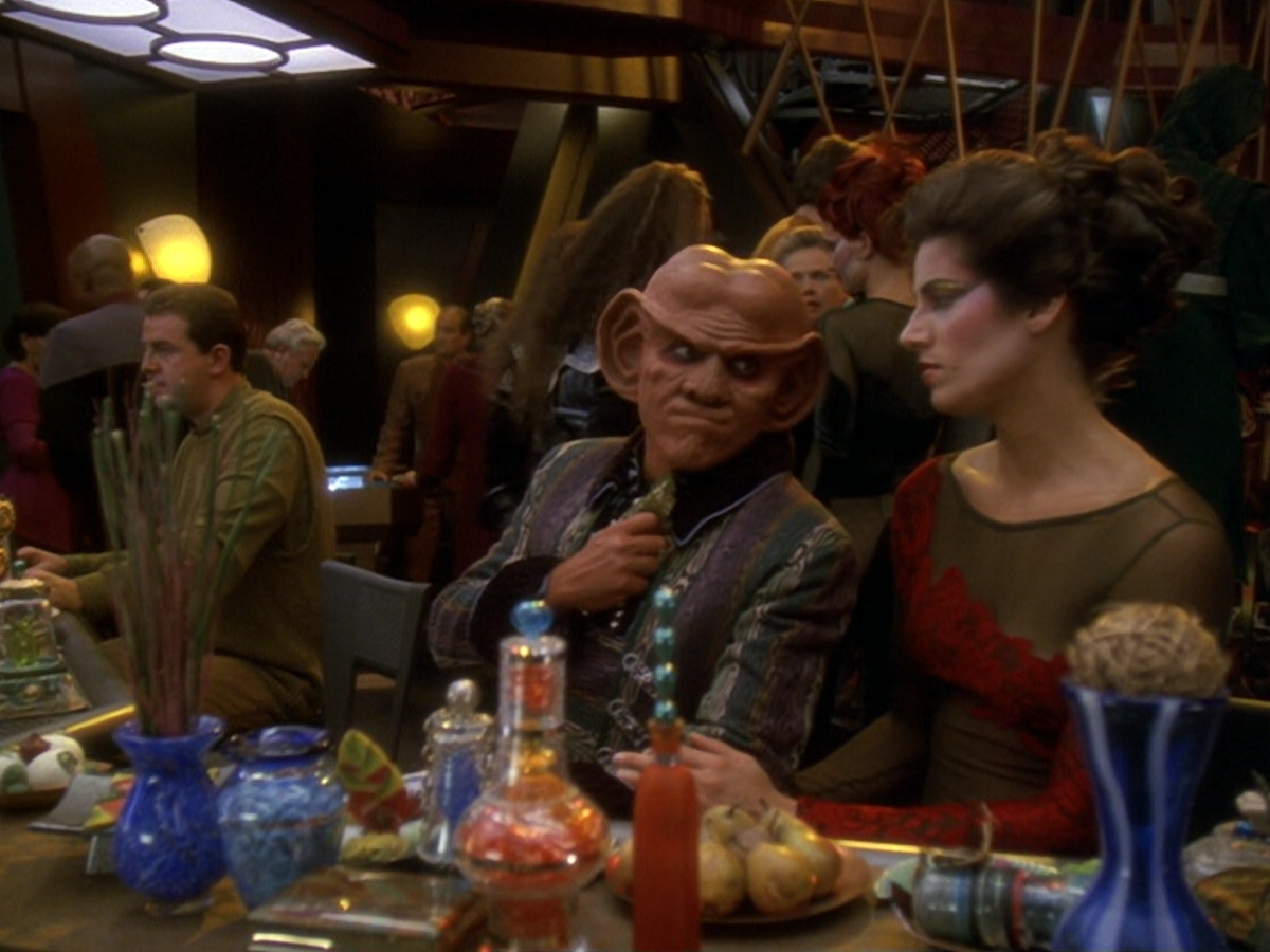 extant_StarTrek_DS9_6x12-Who_MournsForMorn_00758.jpg