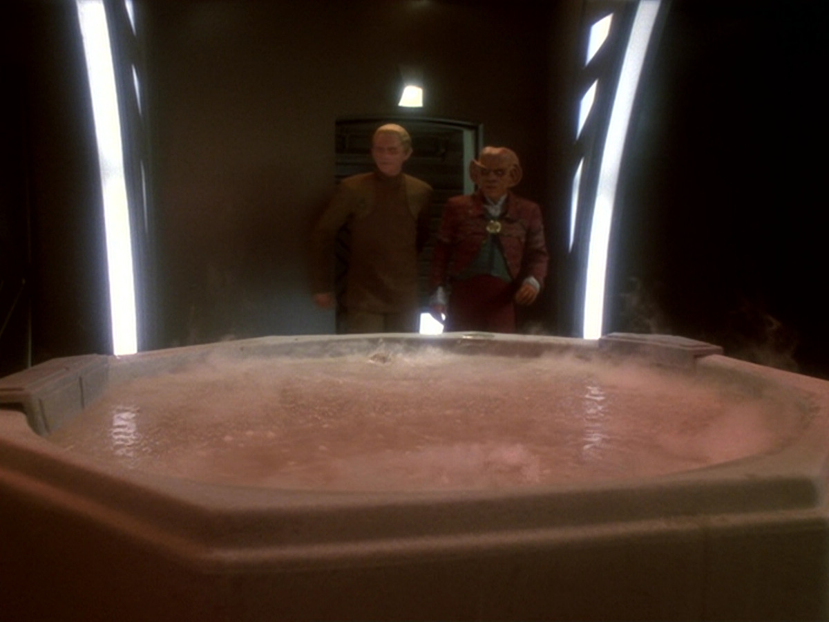 extant_StarTrek_DS9_6x12-Who_MournsForMorn_00900.jpg