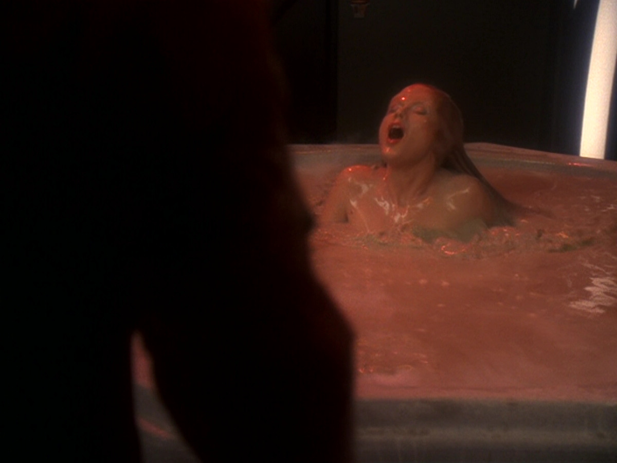extant_StarTrek_DS9_6x12-Who_MournsForMorn_00945.jpg