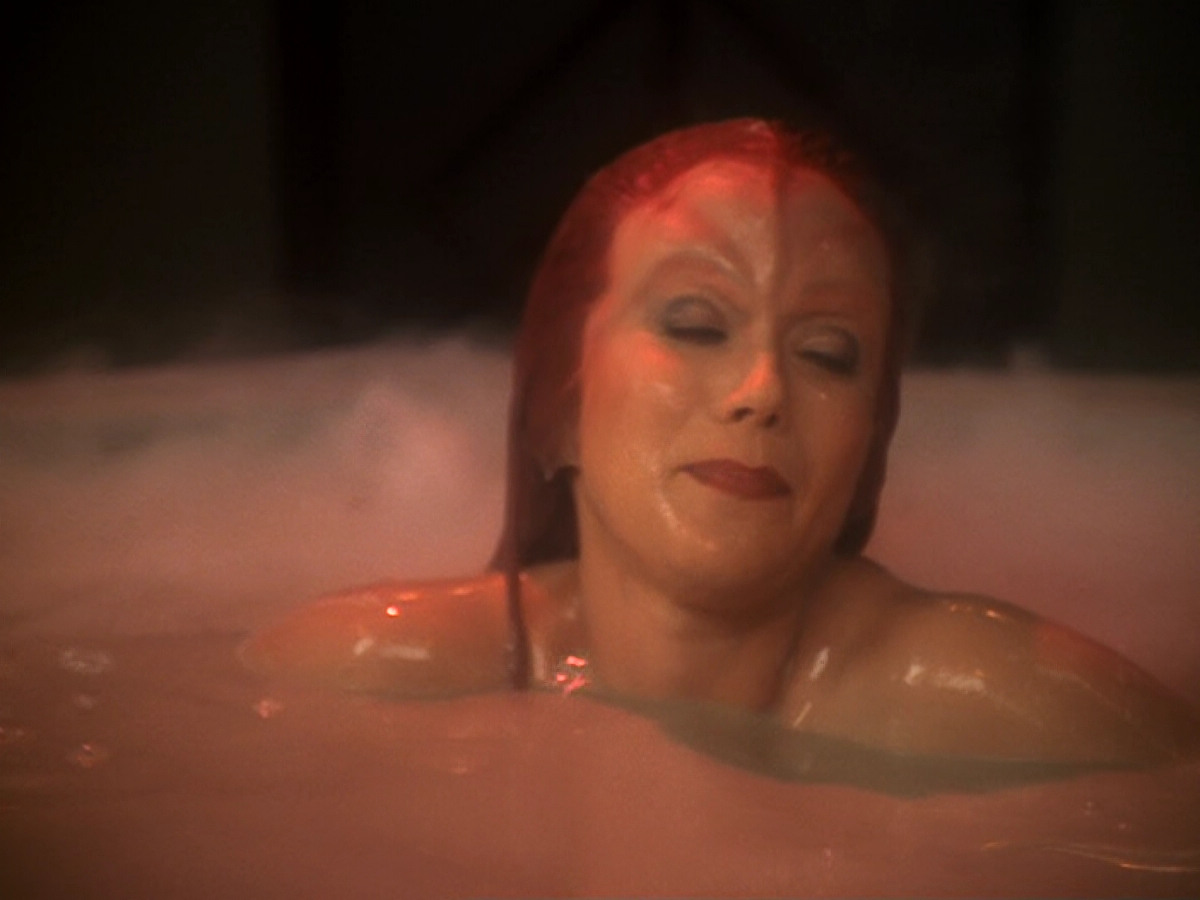 extant_StarTrek_DS9_6x12-Who_MournsForMorn_00963.jpg