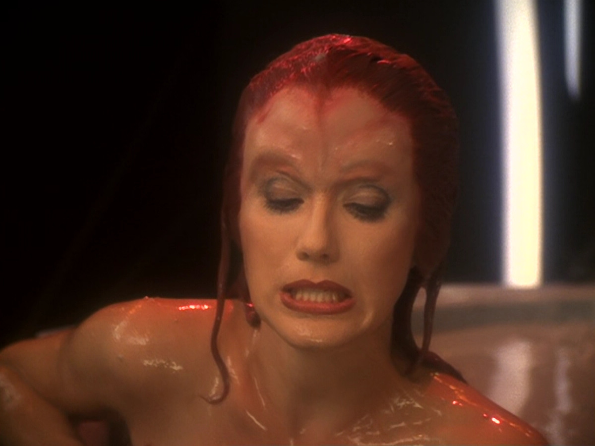 extant_StarTrek_DS9_6x12-Who_MournsForMorn_01052.jpg