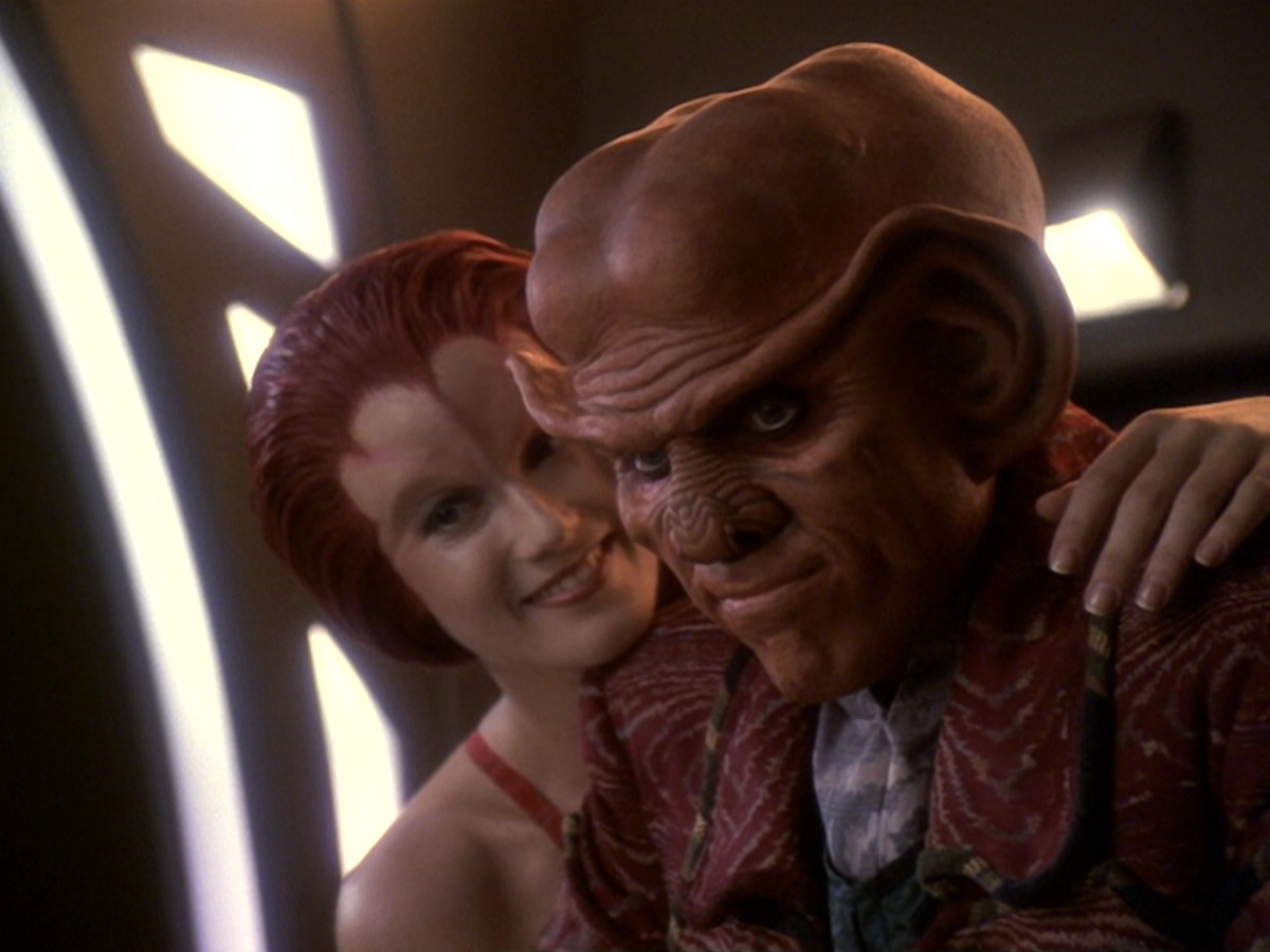 extant_StarTrek_DS9_6x12-Who_MournsForMorn_01132.jpg
