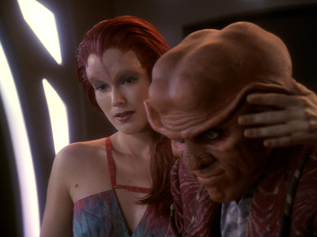extant_StarTrek_DS9_6x12-Who_MournsForMorn_01167.jpg